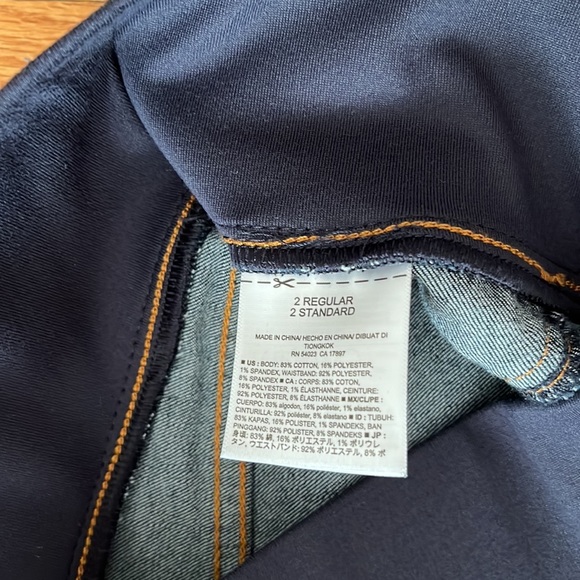 Old Navy Maternity Jeans, size 2 - Picture 4 of 5